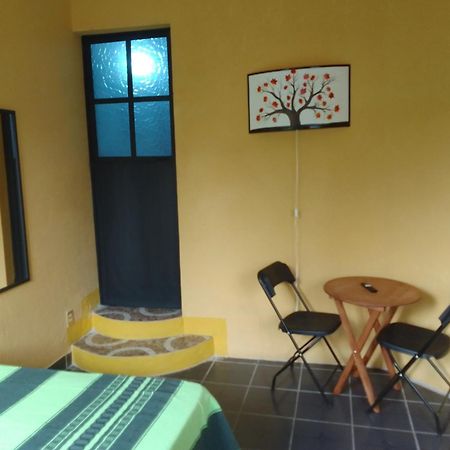 Hospedaje Casa Cortes - Recamaras De Descanso, Tepoztlan Mor - No Contamos Con Estacionamiento エクステリア 写真
