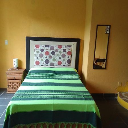 Hospedaje Casa Cortes - Recamaras De Descanso, Tepoztlan Mor - No Contamos Con Estacionamiento エクステリア 写真